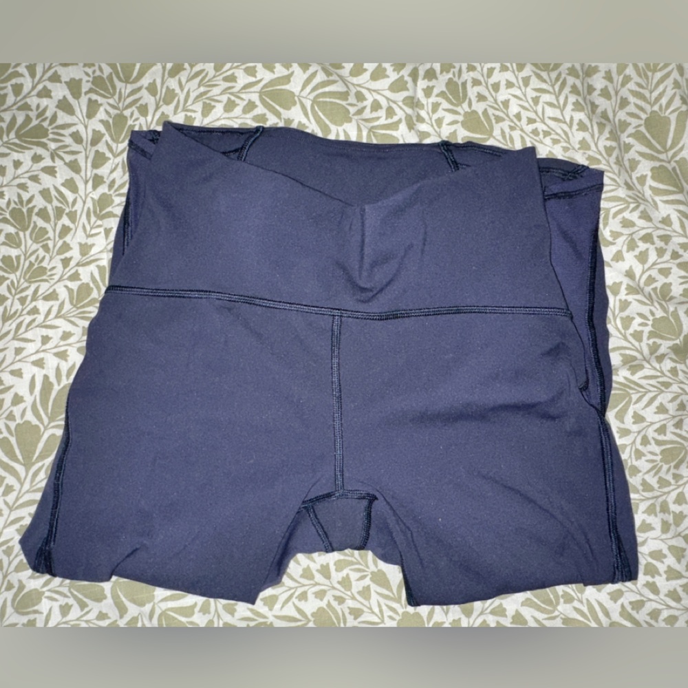 Lululemon Women's Midnight Blue Crop Leggings Size 6